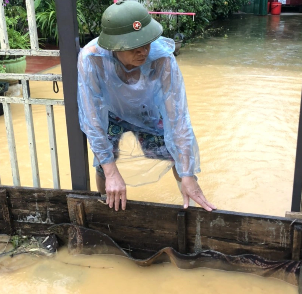 Hàng nghìn khối đất đá sạt lở gây ách tắc dốc tử thần - 4 Hàng nghìn khối đất đá sạt lở gây ách tắc dốc tử thần - 4
