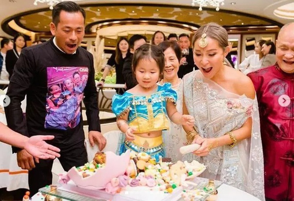 Tỷ phú nổi tiếng Hồng Kông ngã ngựa, cả vợ và bồ đều quay lưng - 6 Tỷ phú nổi tiếng Hồng Kông ngã ngựa, cả vợ và bồ đều quay lưng - 6