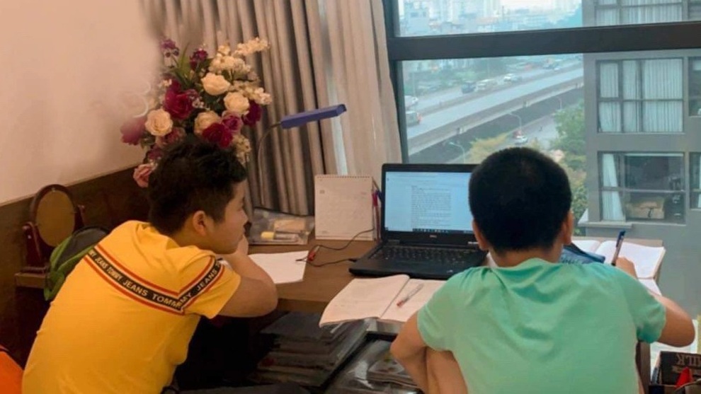 Phụ huynh căng mình vì con học trực tuyến: Bộ GD-ĐT nói gì? - 2 Phụ huynh căng mình vì con học trực tuyến: Bộ GD-ĐT nói gì? - 2