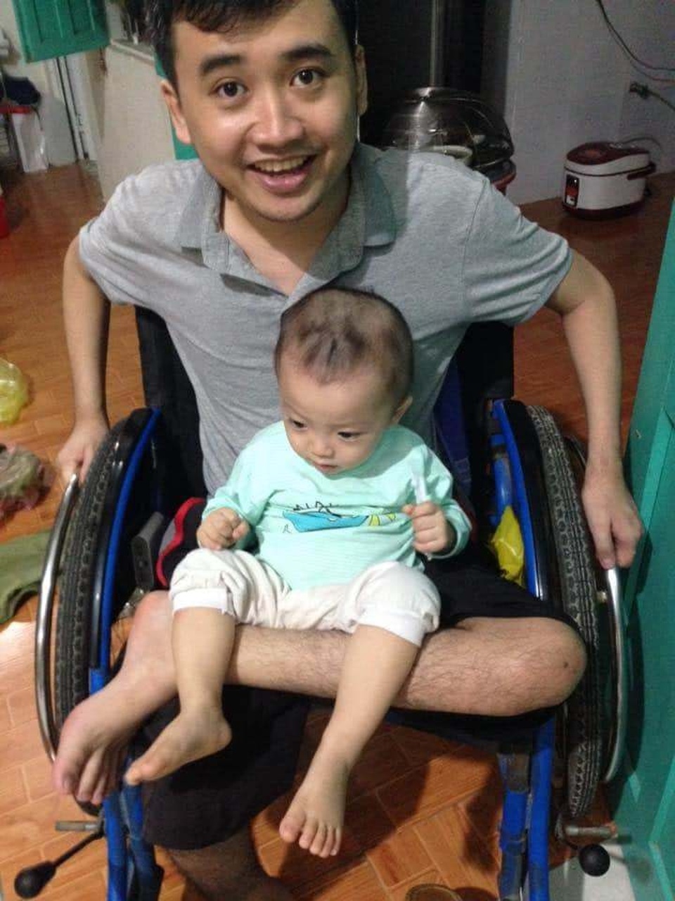 Chuyện tình của chàng trai ngồi xe lăn và cuộc trốn chạy đến miền đất hứa - 5 Chuyện tình của chàng trai ngồi xe lăn và cuộc trốn chạy đến miền đất hứa - 5