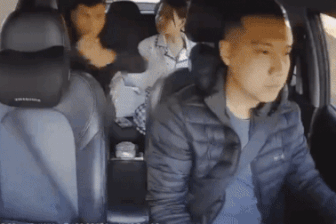 Trách nhiệm pháp lý của thanh niên dùng đũa tấn công tài xế taxi