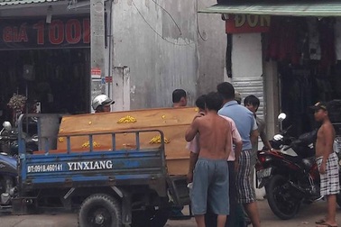 Nghi án cha ruột dìm chết con 7 tuổi, rồi treo cổ tự tử