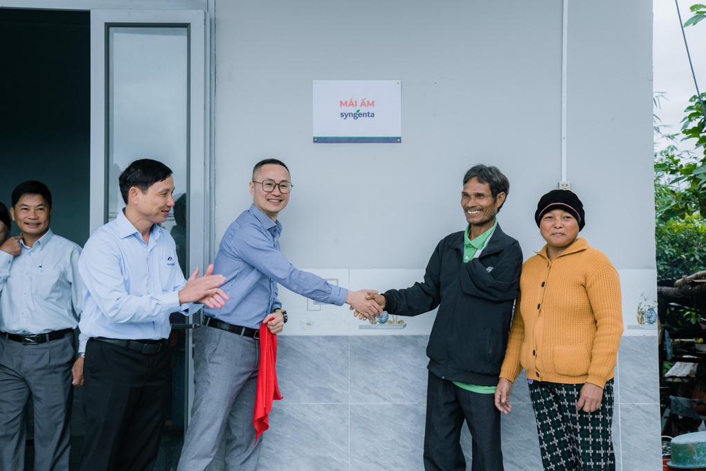 Syngenta trao quà Tết cho học sinh và nông dân có hoàn cảnh khó khăn - 3 Syngenta trao quà Tết cho học sinh và nông dân có hoàn cảnh khó khăn - 3