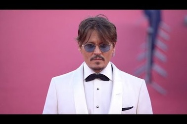 Johnny Depp lịch lãm trên thảm đỏ