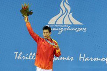 Chủ nhà Trung Quốc thắng áp đảo ngày ra quân