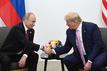 Tổng thống Putin phủ nhận mối quan hệ đặc biệt giữa Nga và ông Trump