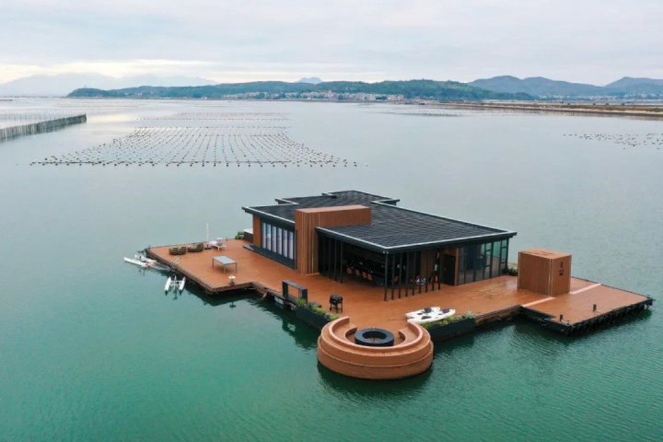 Đại gia chi tiền tỷ làm dinh thự nổi trên biển, trốn cuộc sống bận rộn - 1 Đại gia chi tiền tỷ làm dinh thự nổi trên biển, trốn cuộc sống bận rộn - 1