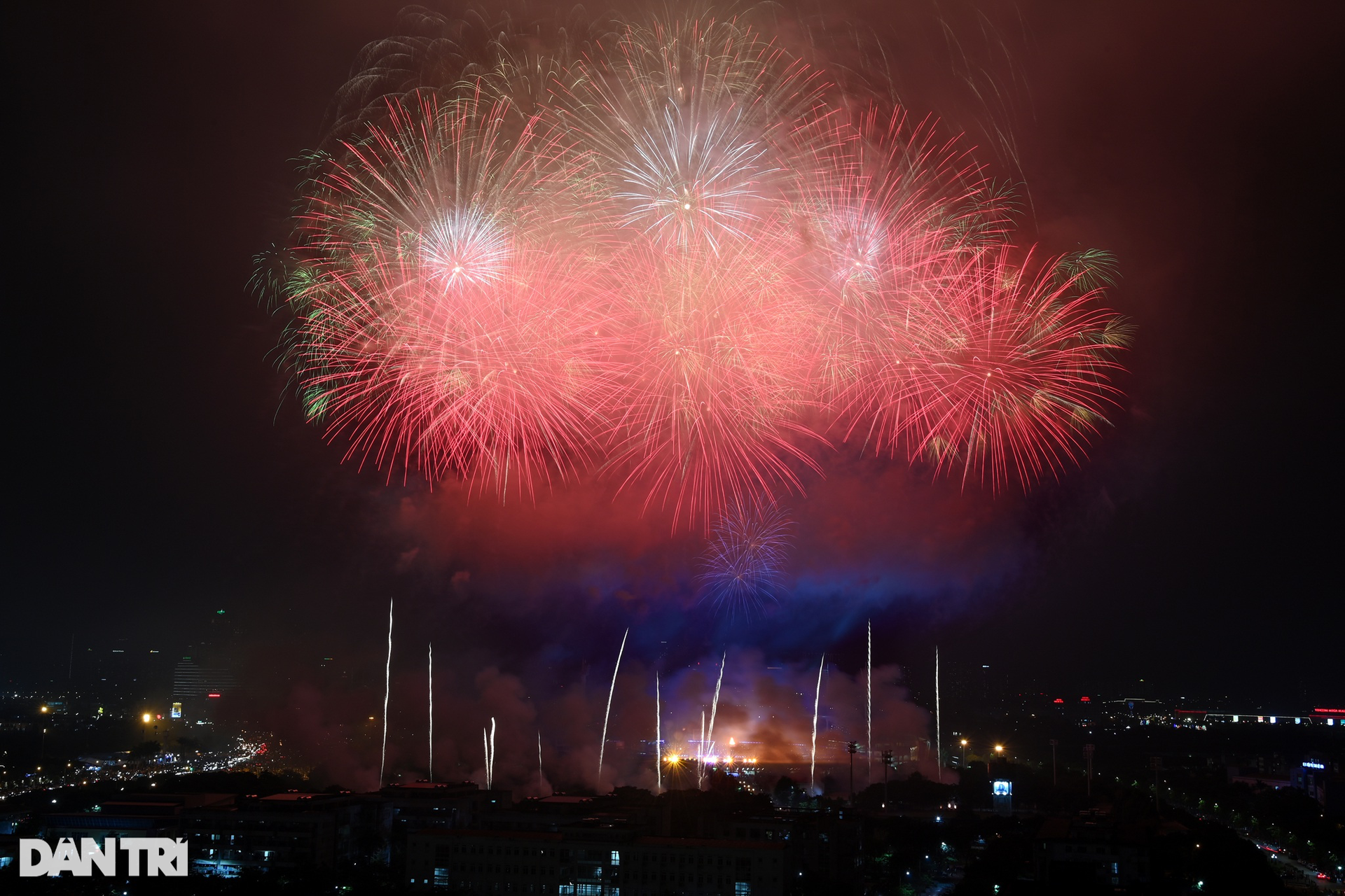 Màn pháo hoa rực rỡ trên SVĐ Mỹ Đình khai mạc SEA Games 31 - 6 Màn pháo hoa rực rỡ trên SVĐ Mỹ Đình khai mạc SEA Games 31 - 6