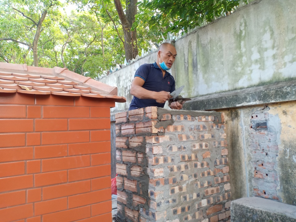 Hà Nội: Nghề tảo mộ thuê đắt khách dịp cận Tết - 2 Hà Nội: Nghề tảo mộ thuê đắt khách dịp cận Tết - 2