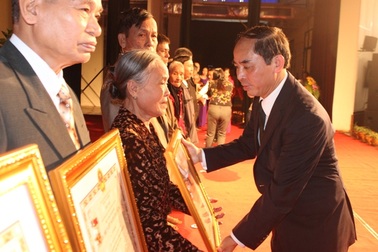 Hà Tĩnh: 460 mẹ được phong tặng, truy tặng danh hiệu Mẹ Việt Nam anh hùng