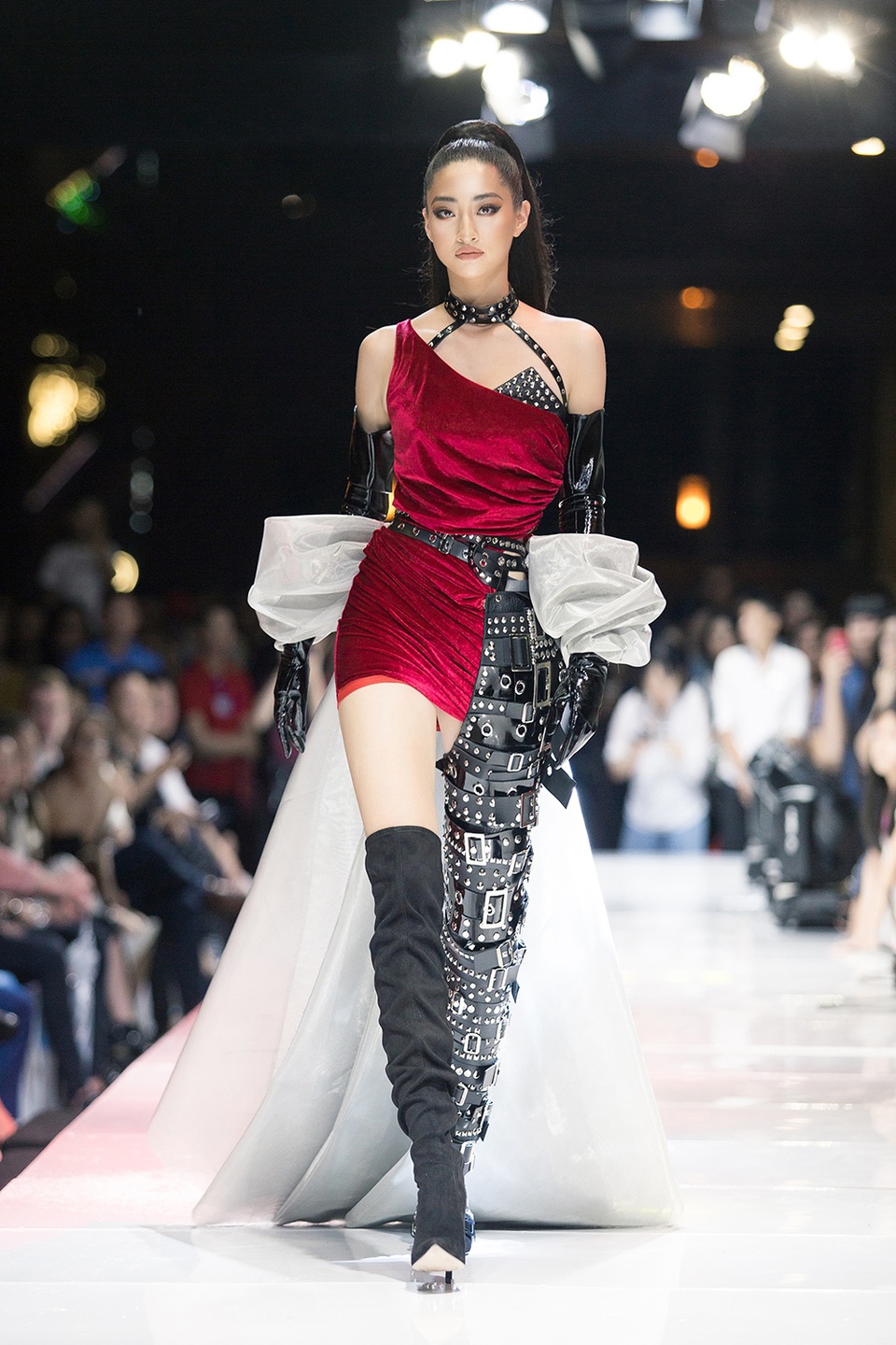 Lương Thùy Linh lọt Top 40 phần thi Top Model Hoa hậu Thế giới - 4 Lương Thùy Linh lọt Top 40 phần thi Top Model Hoa hậu Thế giới - 4
