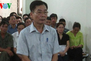 Ra quyết định trái luật, cựu Chi cục trưởng Thi hành án lĩnh án tù