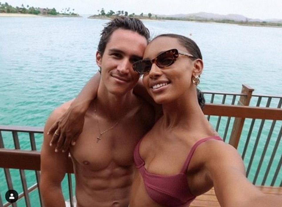 Thiên thần nội y Jasmine Tookes khoe nhẫn đính hôn sang chảnh - 4 Thiên thần nội y Jasmine Tookes khoe nhẫn đính hôn sang chảnh - 4