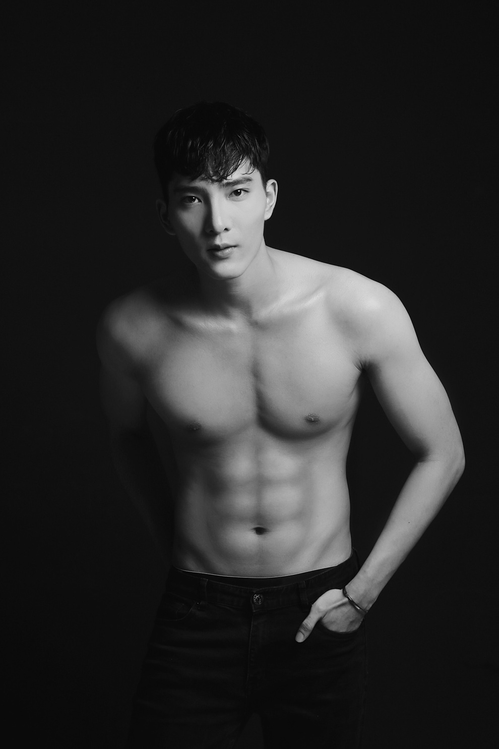 Nam người mẫu 9X chia sẻ cách giữ dáng tại nhà mùa dịch - 4