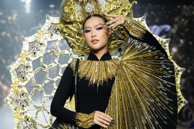 Đằng sau việc Hoa hậu Thiên Ân đội mấn mạ vàng và khung hơn 15kg để catwalk