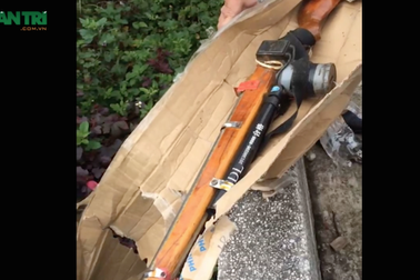 Giấu súng tự chế trên xe khách