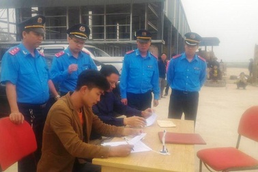 Cắt hàng loạt xe tải cơi nới thùng trái quy định