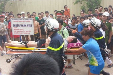 Cháy tại chung cư Linh Đàm, nhiều người mắc kẹt