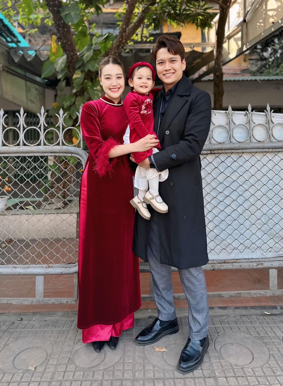 Thu Thủy nhạy cảm, hay ghen, Minh Quân gọi Facetime báo cáo mỗi ngày - 3 Thu Thủy nhạy cảm, hay ghen, Minh Quân gọi Facetime báo cáo mỗi ngày - 3