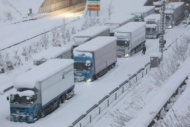 Lạnh kỷ lục khiến Nhật Bản chao đảo