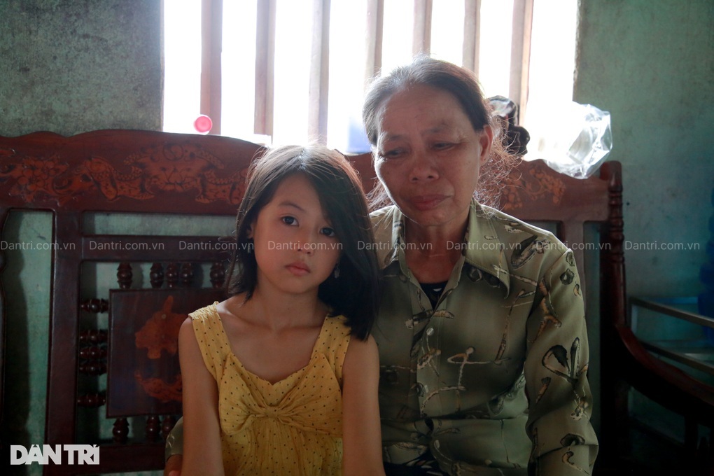 Người phụ nữ khó khăn, mơ ước tấm thẻ BHYT cho 2 đứa cháu đáng thương - 1 Người phụ nữ khó khăn, mơ ước tấm thẻ BHYT cho 2 đứa cháu đáng thương - 1