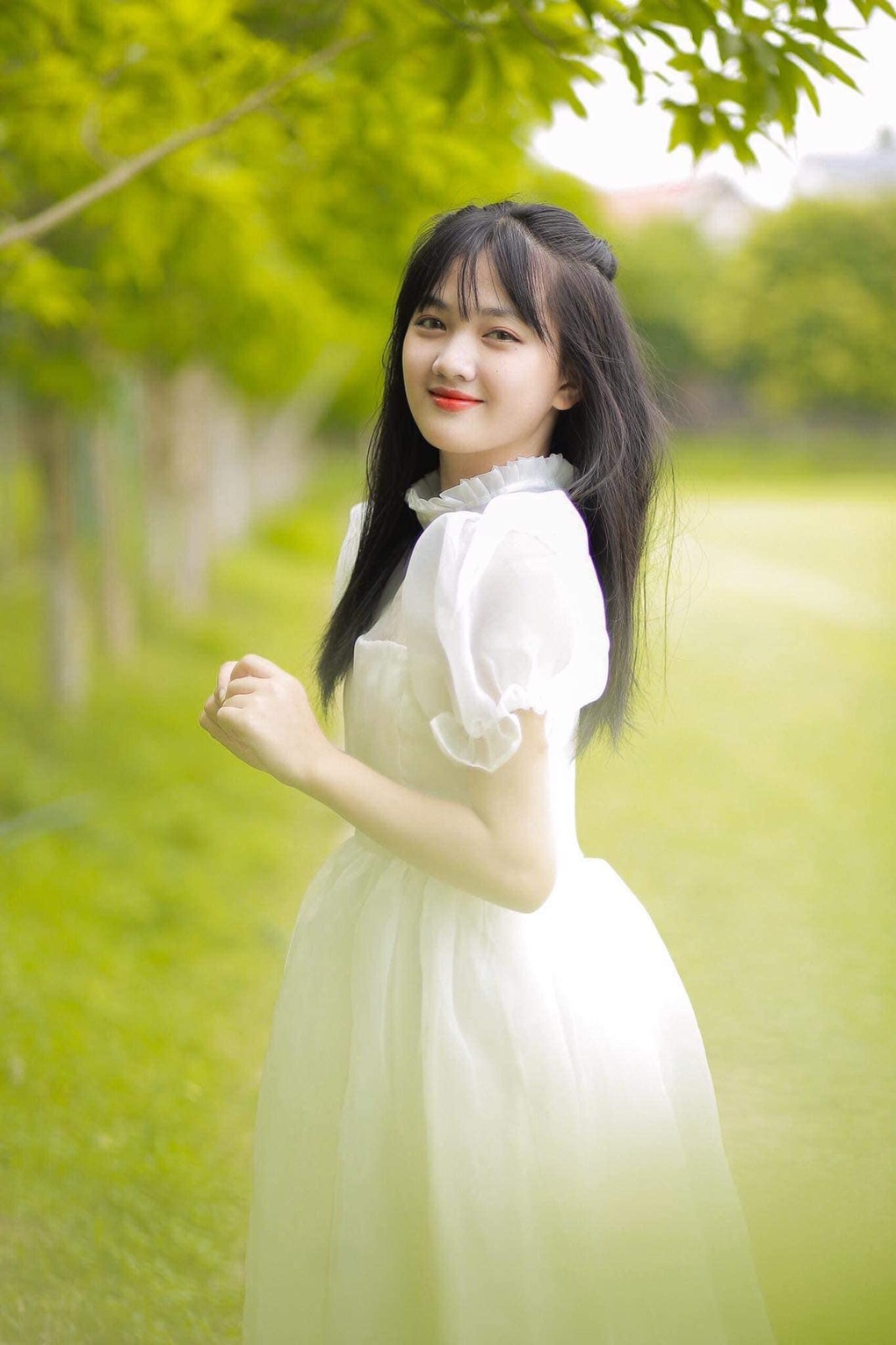 Nét đẹp thuần khiết gieo thương nhớ của nữ sinh vùng đất Tổ - 3 Nét đẹp thuần khiết gieo thương nhớ của nữ sinh vùng đất Tổ - 3