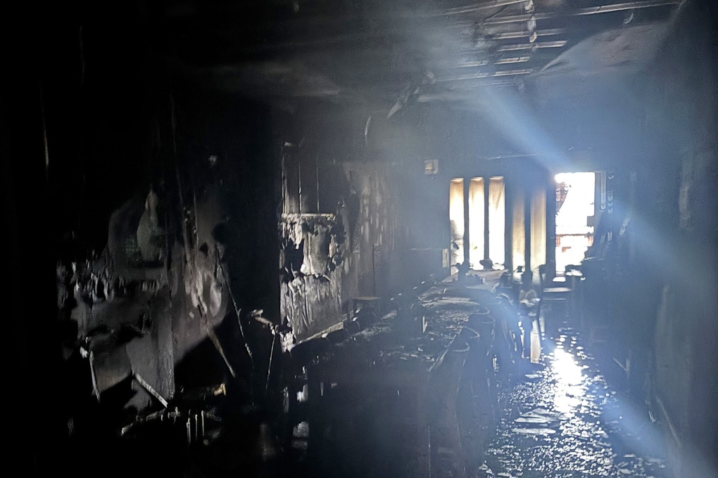 Quán ăn xảy ra vụ cháy làm 4 người chết ở TPHCM chỉ có một lối thoát nạn - 1