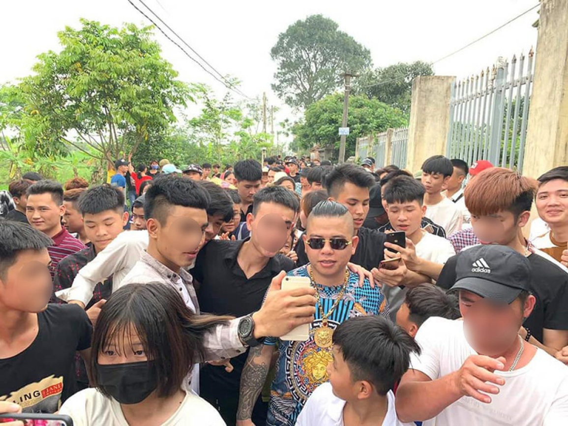 Thấy gì từ trào lưu hâm mộ giang hồ mạng? - 4 Thấy gì từ trào lưu hâm mộ giang hồ mạng? - 4