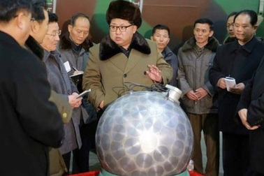 Ông Kim Jong-un chỉ thị tăng cường chế tạo động cơ tên lửa