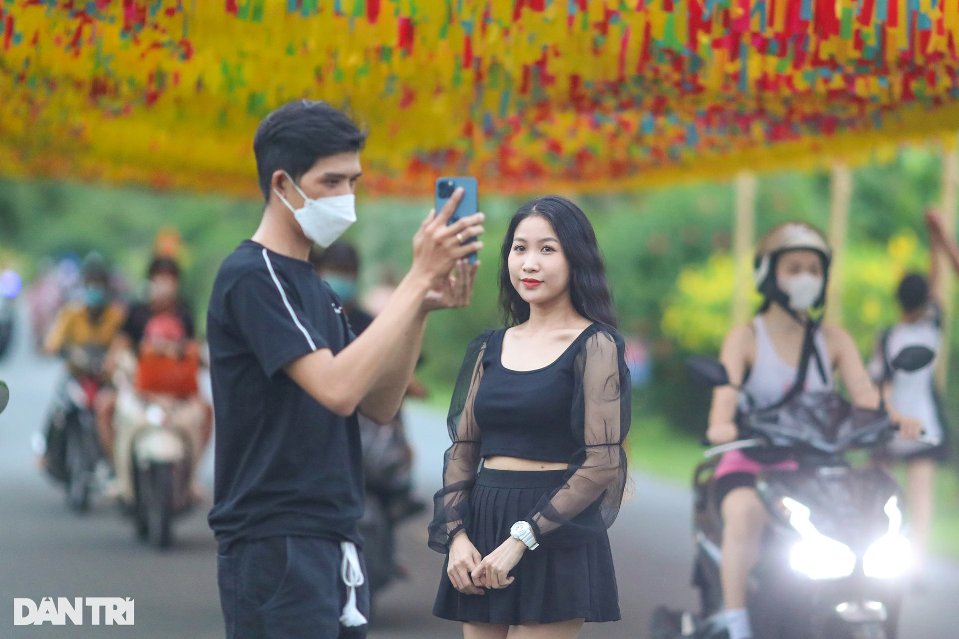 Giới trẻ check-in cung đường đầy đèn lồng ở TPHCM - 8 Giới trẻ check-in cung đường đầy đèn lồng ở TPHCM - 8