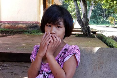 Bé gái bị mẹ ruột cắt gân, bị sang chấn thần kinh nghiêm trọng