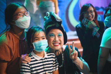 Cô gái 20 năm săn vé "Ngày xửa ngày xưa" và gen Z tiếp lửa sân khấu (Kỳ 4)