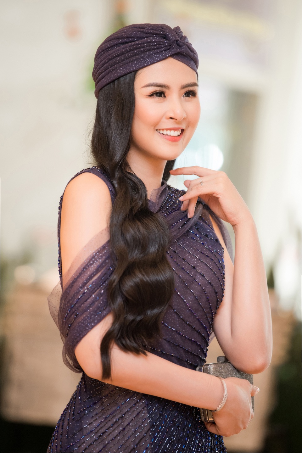 Độc quyền: Lộ hình ảnh nghi Hoa hậu Ngọc Hân đã bí mật làm lễ dạm ngõ - 6 Độc quyền: Lộ hình ảnh nghi Hoa hậu Ngọc Hân đã bí mật làm lễ dạm ngõ - 6