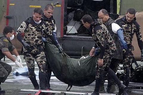 Máy bay Pháp có thể đã vỡ trên không