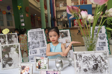 Học sinh sưu tầm ảnh Bác Hồ để triển lãm