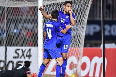 Teerasil Dangda bắt kịp thành tích ghi bàn của Công Vinh tại AFF Cup