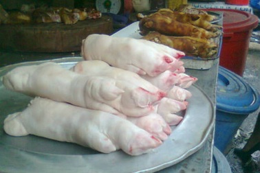 Móng giò trắng muốt nhờ hóa chất tẩy trắng