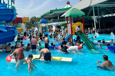 Đi bơi, du lịch mùa nắng nóng: Làm gì để không bị bệnh ngoài da tấn công?