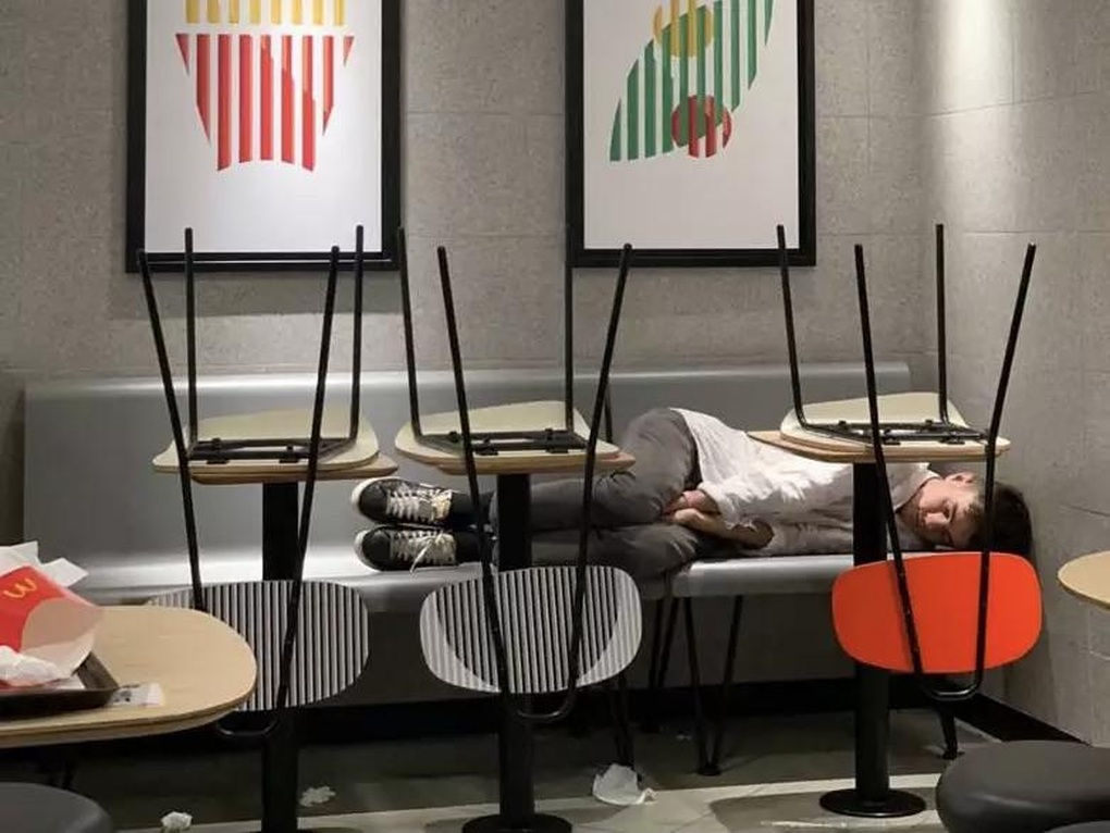 Vì sao rất nhiều bạn trẻ Trung Quốc thích ngủ ở quán lẩu? - 2 Vì sao rất nhiều bạn trẻ Trung Quốc thích ngủ ở quán lẩu? - 2