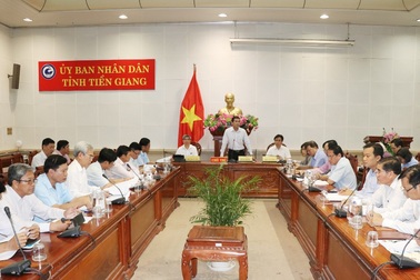 Tiền Giang: 9 người bay cùng chuyến với cô gái nhiễm Covid-19 phải cách ly