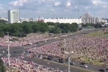 "Biển người" Belarus xuống đường biểu tình phản đối kết quả bầu cử