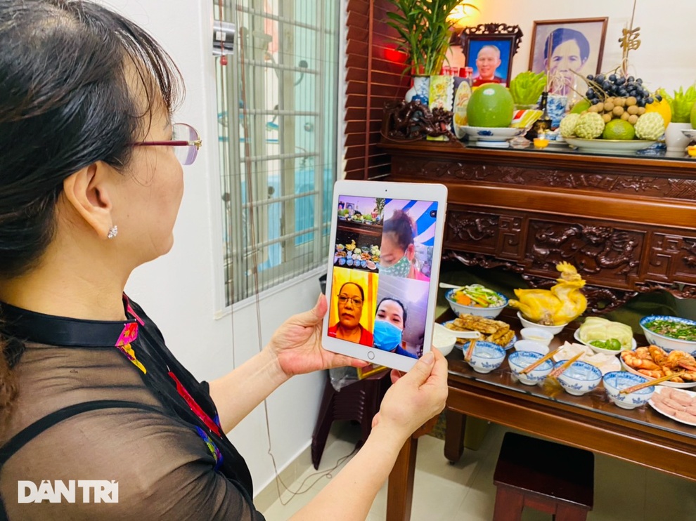 Người dân cúng lễ Vu lan trực tuyến giữa mùa dịch ở Hà Nội - 6 Người dân cúng lễ Vu lan trực tuyến giữa mùa dịch ở Hà Nội - 6