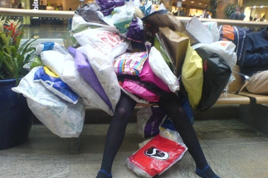 1 cái điện thoại nhưng 30 cái ốp: Nghiện săn đồ giá rẻ, rước "rác" về nhà?