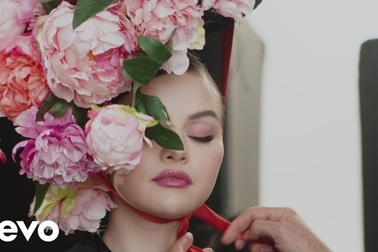 Selena Gomez xinh đẹp trong buổi chụp hình