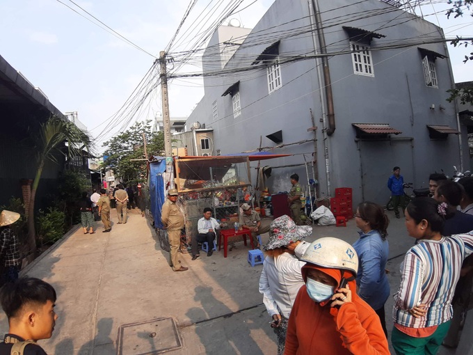 TP.HCM: Nghi án chồng ghen tuông sát hại vợ bị tật nguyền rôi tự sát - Ảnh 5. TP.HCM: Nghi án chồng ghen tuông sát hại vợ bị tật nguyền rôi tự sát - Ảnh 5.