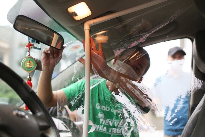 Hàng quán, taxi dựng vách ngăn để phòng dịch Covid-19 - Ảnh 10.