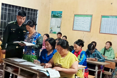 Chuyện về lớp học đặc biệt nơi biên cương của thầy giáo mang quân hàm xanh