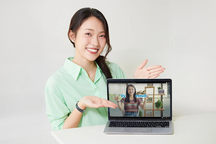 Thành tích "khủng" có phải tâm điểm duy nhất trong bài đăng của Khánh Vy?