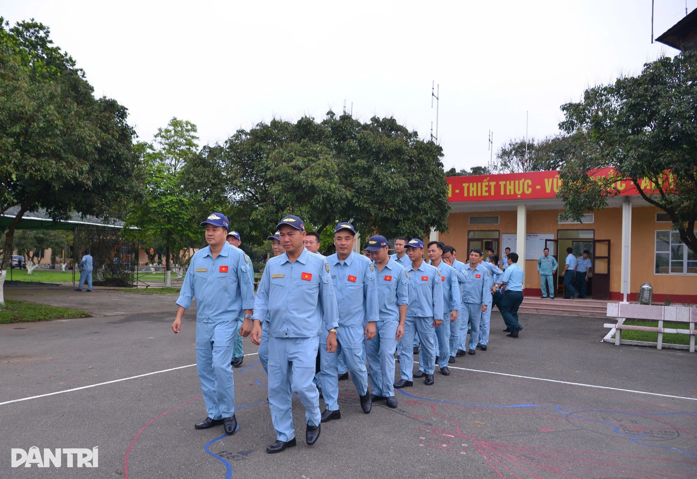 Tiết lộ đội hình bay kéo cờ lần đầu xuất hiện trên bầu trời Hà Nội cho 2/9 - 3 Tiết lộ đội hình bay kéo cờ lần đầu xuất hiện trên bầu trời Hà Nội cho 2/9 - 3