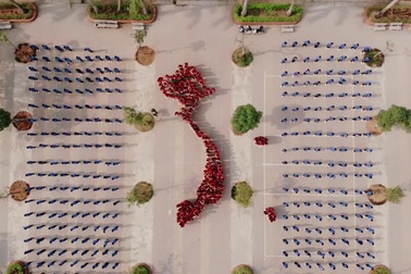 Mãn nhãn màn đồng diễn trên nền nhạc "Sứ mệnh thanh niên"